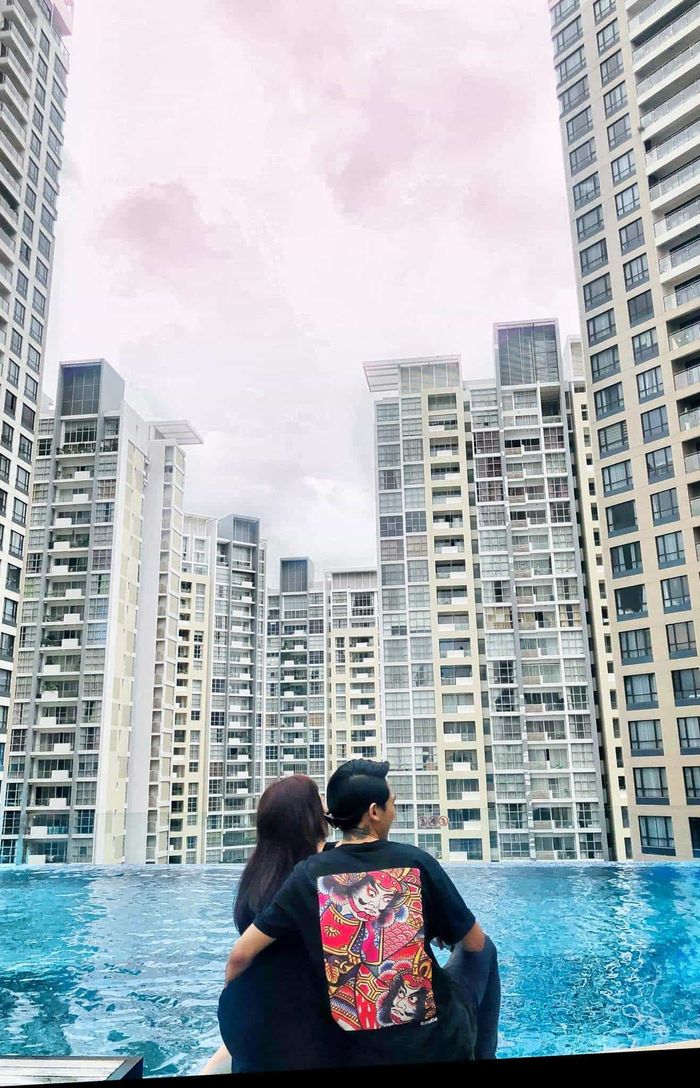 Jun Phạm đeo nhẫn ngón áp út, Lan Ngọc - Chi Dân hẹn hò ở siêu thị