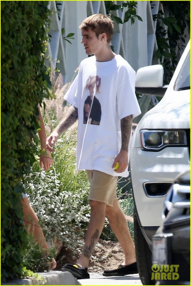 Justin Bieber chịu khó tút lại vẻ đẹp trai khi sóng đôi bên vợ