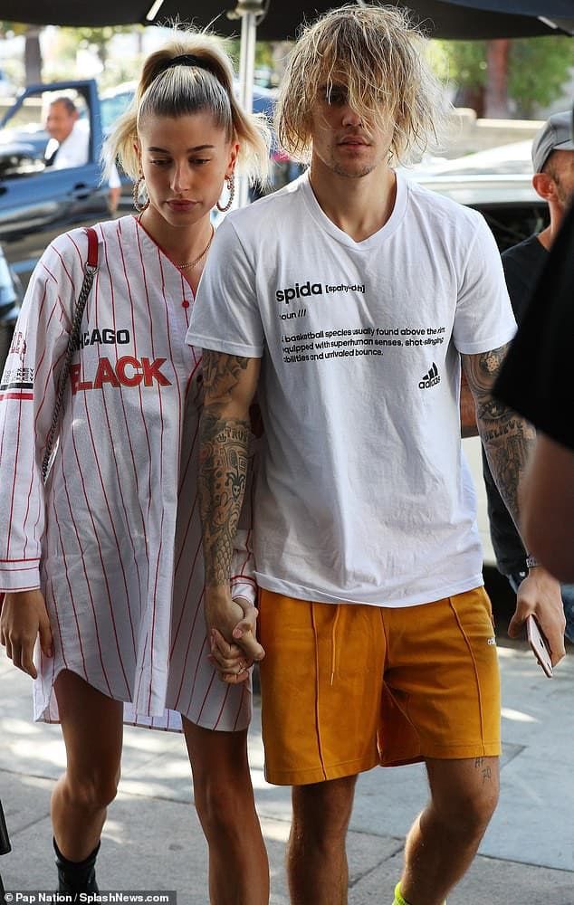Justin Bieber chịu khó tút lại vẻ đẹp trai khi sóng đôi bên vợ