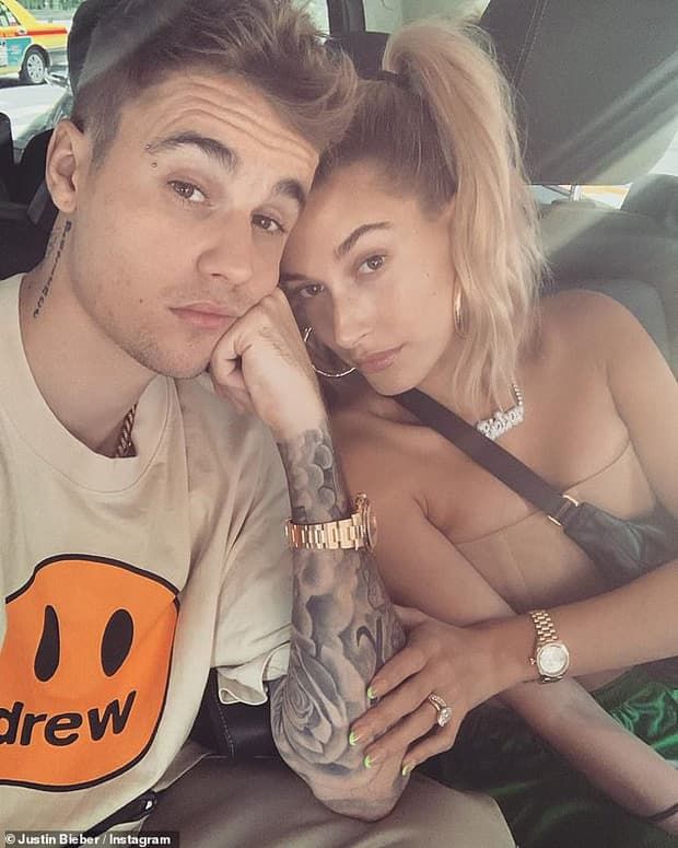 Justin Bieber chịu khó tút lại vẻ đẹp trai khi sóng đôi bên vợ