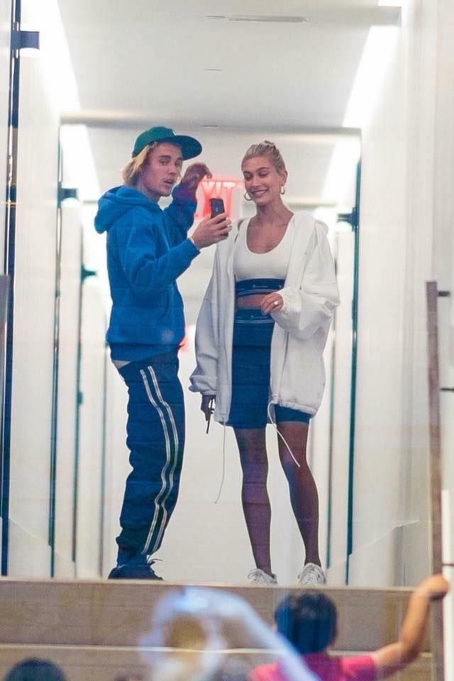 Justin Bieber gây bão netizen với hình ảnh chiếc quần tụt hết nấc cùng