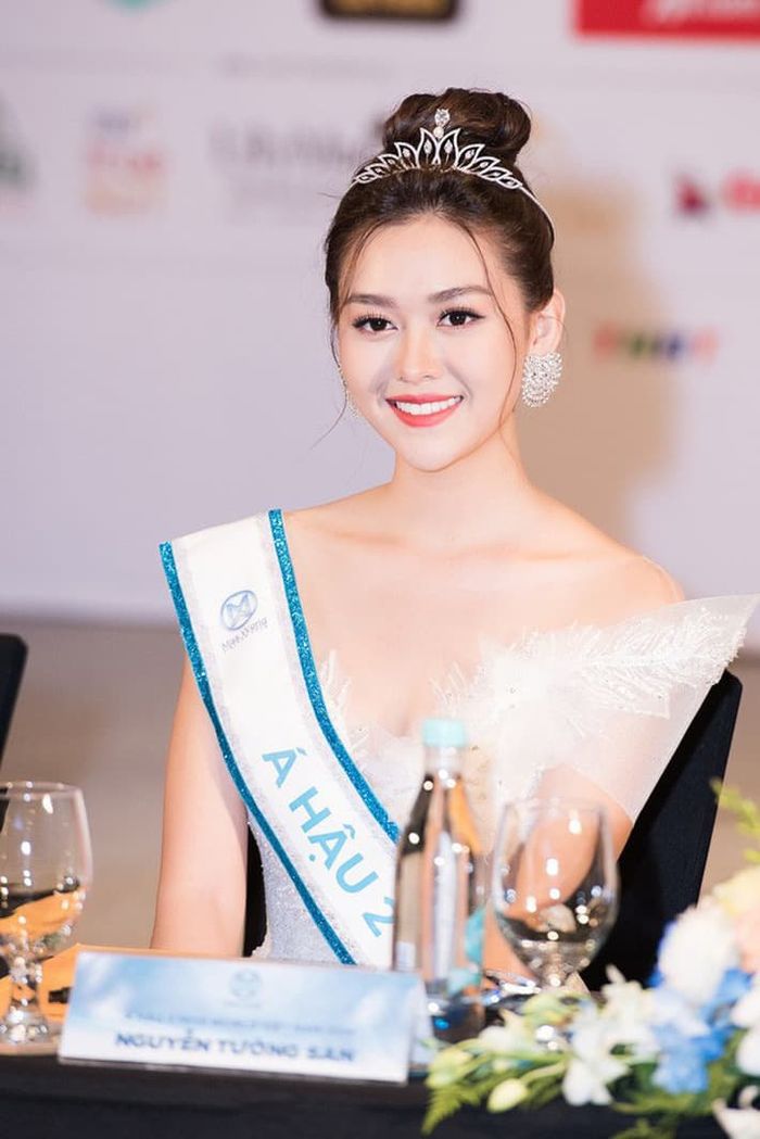 Khi chưa là Á hậu, Tường San đã chơi hàng hiệu chẳng kém ai