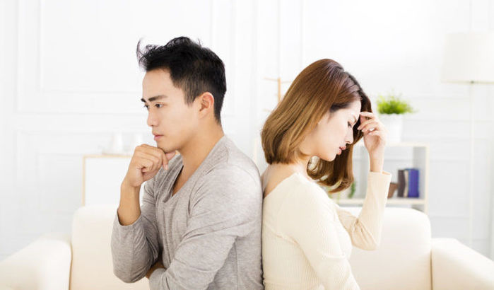 Khi vợ kiếm tiền nhiều hơn chồng, cả hai đều nói dối về thu nhập