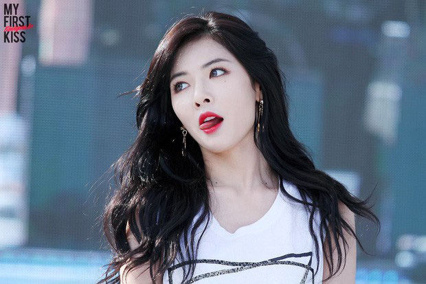 Không phải Lisa (BLACKPINK) hay Song Hye Kyo, IU mới là nữ thần Kbiz