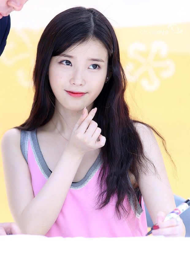 Không phải Lisa (BLACKPINK) hay Song Hye Kyo, IU mới là nữ thần Kbiz