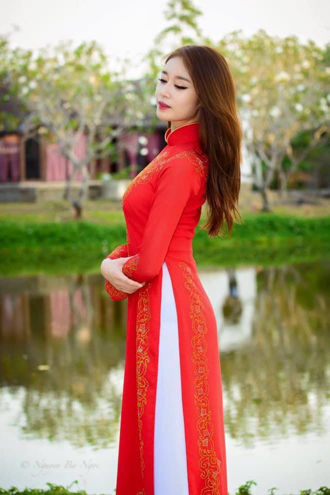 Loạt sao nữ quốc tế đọ dáng trong tà áo dài