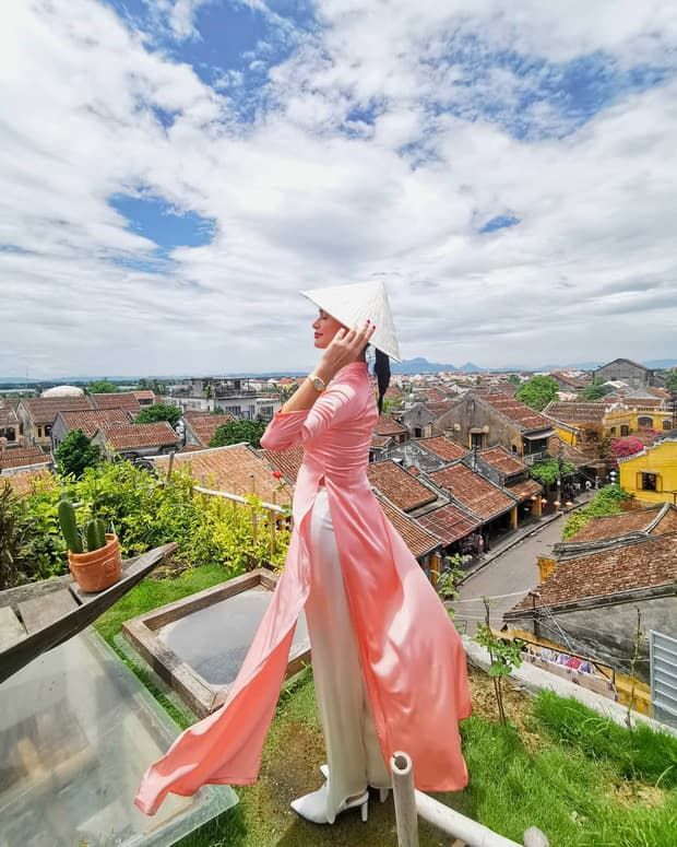 Loạt sao nữ quốc tế đọ dáng trong tà áo dài