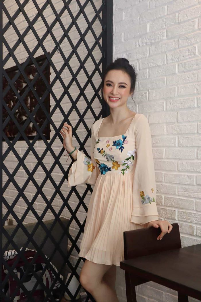 Minh Hằng, Minh Tú lọt top sao nữ sở hữu xương quai xanh tuyệt mỹ