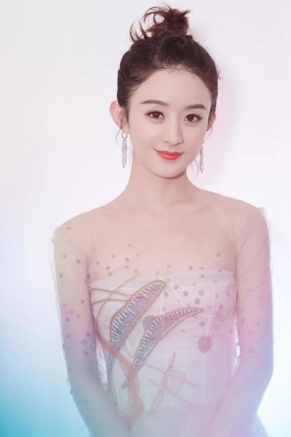 Mỹ nhân Cbiz sở hữu vai trần quyến rũ