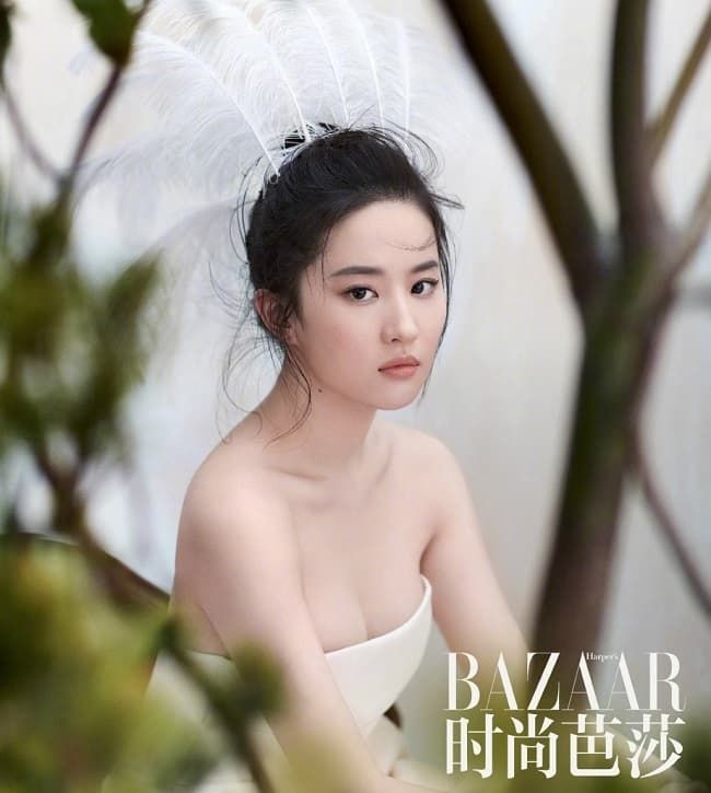 Mỹ nhân Cbiz sở hữu vai trần quyến rũ
