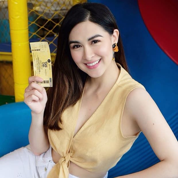 Mỹ nhân đẹp nhất Philippines khoe ảnh bồng quý tử đẹp tự nữ thần