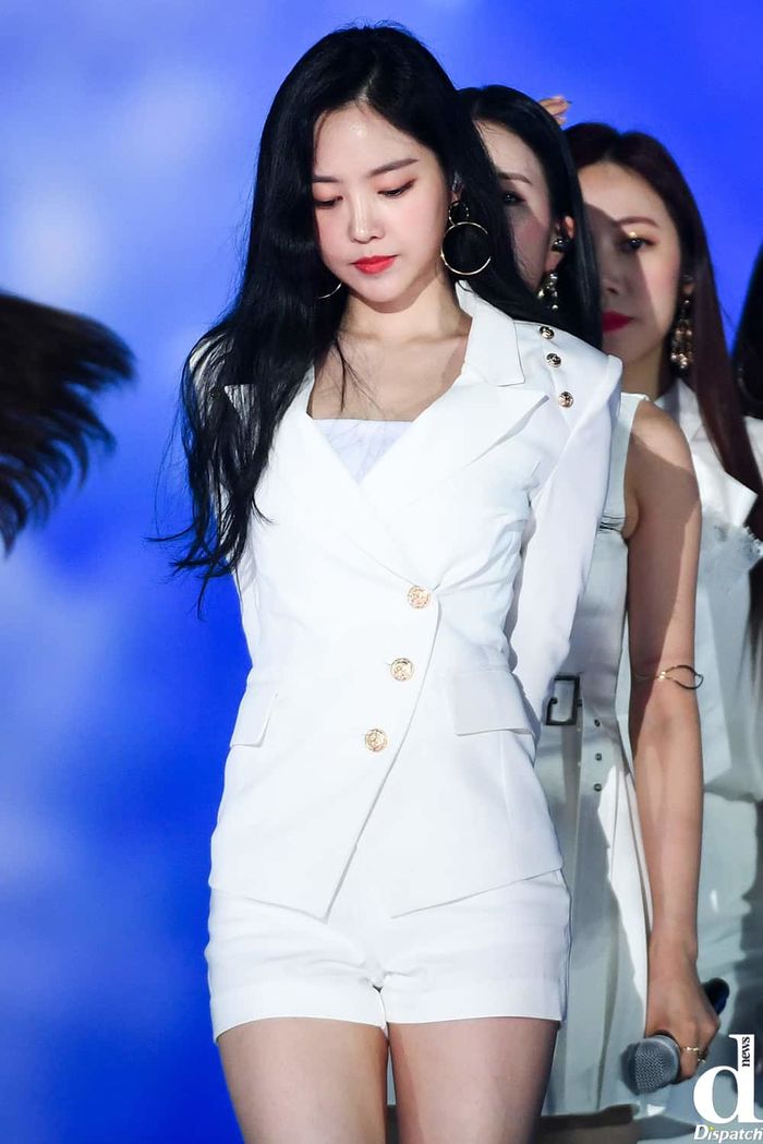 Mỹ nhân Kpop sở hữu vòng eo con kiến quyến rũ