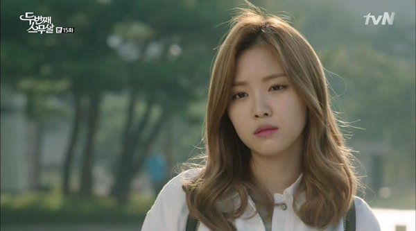 Na Eun (APink) khoe “vòng eo huyền thoại” tại sân bay đẹp không khác