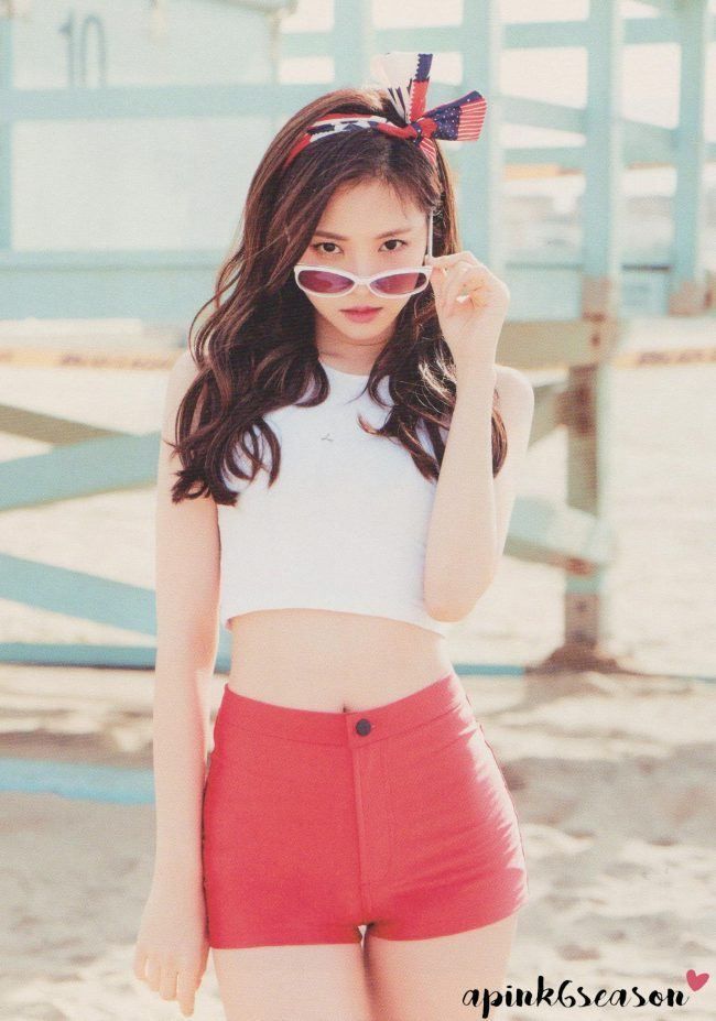 Na Eun (APink) khoe “vòng eo huyền thoại” tại sân bay đẹp không khác