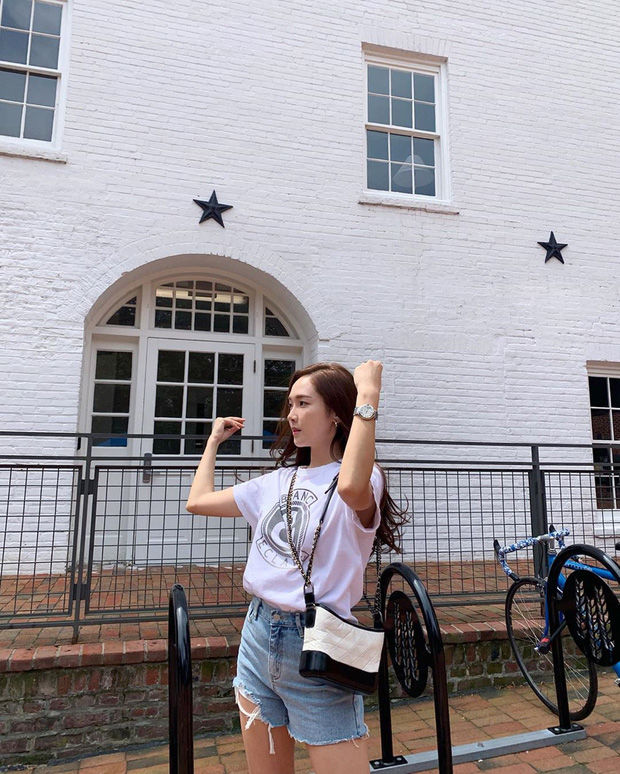 Ngắm cách mix đồ với áo phông của Jennie, Lisa để có cả núi gợi ý