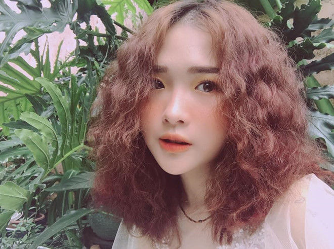 Ngắm nhan sắc Lê Na cô gái khoá môi với Ánh Dương là ai?