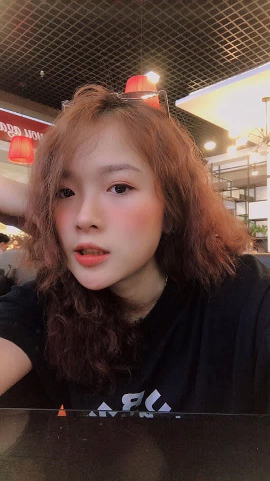 Ngắm nhan sắc Lê Na cô gái khoá môi với Ánh Dương là ai?