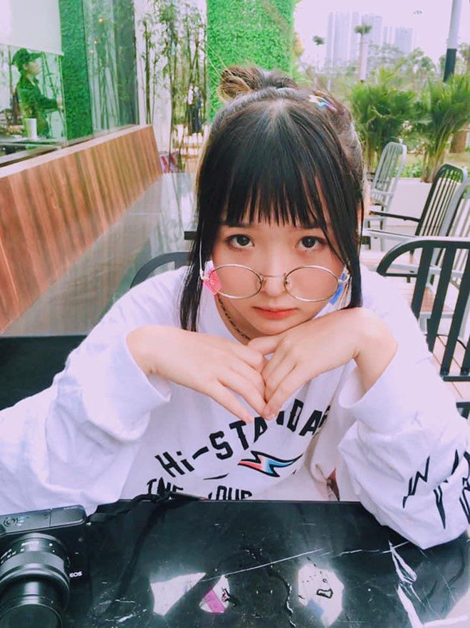 Ngắm nhan sắc Lê Na cô gái khoá môi với Ánh Dương là ai?