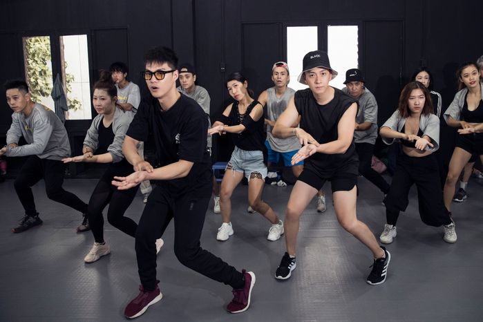 Ngô Kiến Huy bắt tay Lâm Vinh Hải chuẩn bị cho MV sắp ra mắt
