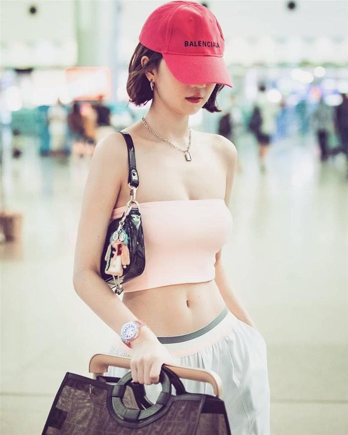 Phong cách sao Việt: Lan Ngọc diện suit xuyên thấu