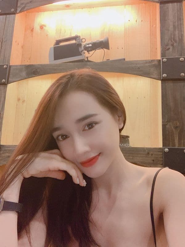 Nhã Phương lần đầu thừa nhận việc có con khiến cư dân mạng vui lây