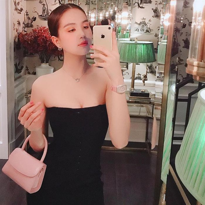 Nhã Phương tình cảm với chồng, Lan Ngọc đến hậu trường Chi Dân quay MV