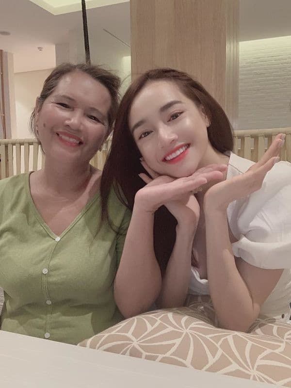 Nhan sắc đẹp hơn thời con gái của Nhã Phương sau khi sinh con