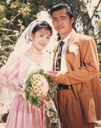 Nhan sắc Hồng Đào qua 30 năm đi diễn