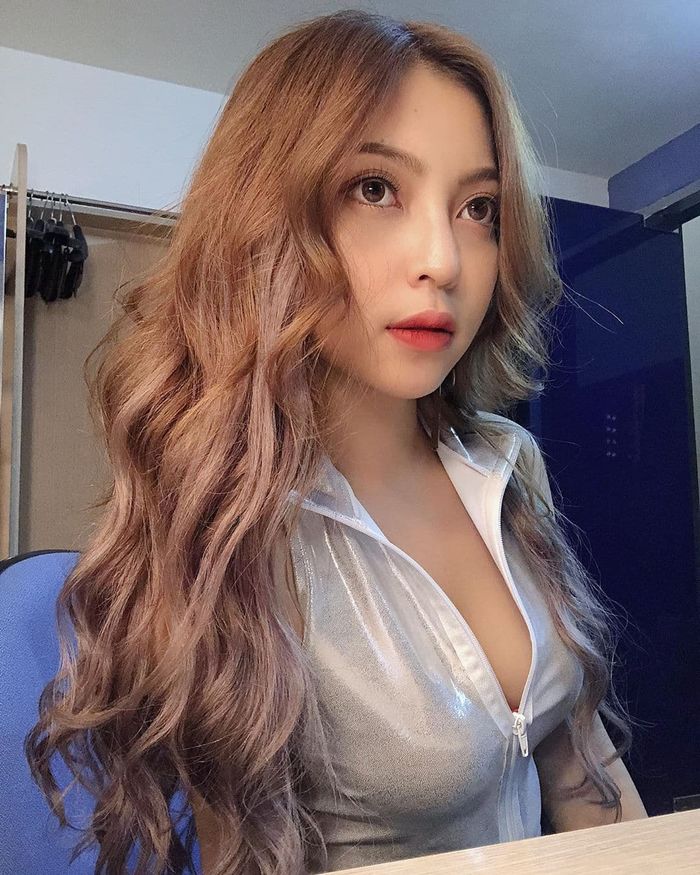 Nhật Lê khoe dáng triệt để sau tin đồn chia tay Quang Hải
