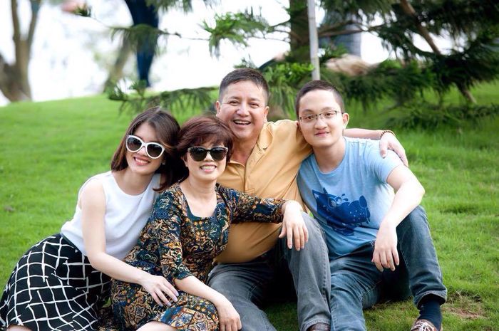Những cô con gái “vàng mười” của sao Việt: Nhìn ái nữ nhà Chí Trung cứ