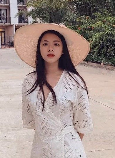 Những cô con gái “vàng mười” của sao Việt: Nhìn ái nữ nhà Chí Trung cứ
