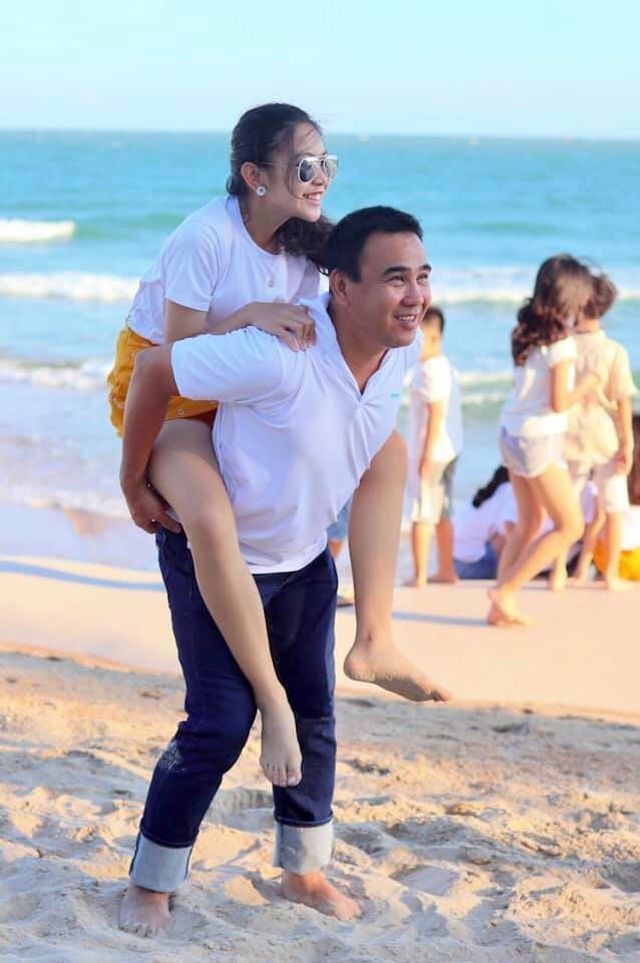 Những cô con gái “vàng mười” của sao Việt: Nhìn ái nữ nhà Chí Trung cứ