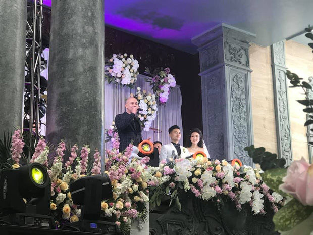 Cô dâu đeo vàng trĩu cổ trong ngày cưới