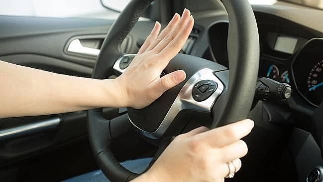 Kỹ năng trẻ cần được dạy nếu bị mắc kẹt trong ôtô