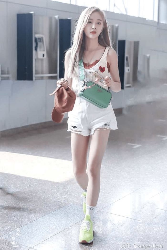 Những mỹ nhân sở hữu đôi chân dài cực phẩm của làng giải trí Hoa ngữ