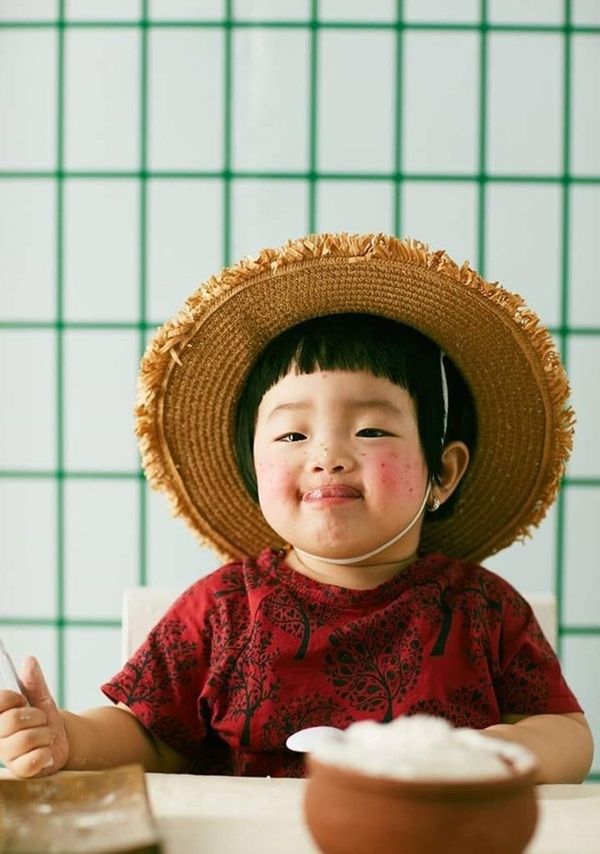Những ông bố bà mẹ vàng trong làng “dìm” con nổi tiếng trên MXH