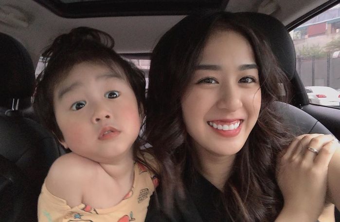 Những ông bố bà mẹ vàng trong làng “dìm” con nổi tiếng trên MXH