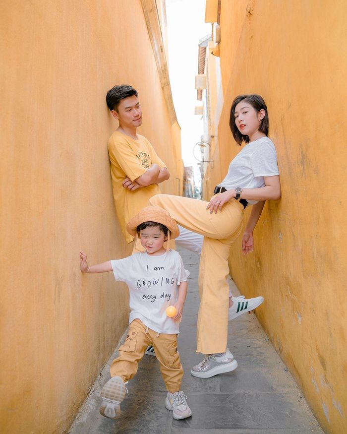 Những ông bố bà mẹ vàng trong làng “dìm” con nổi tiếng trên MXH