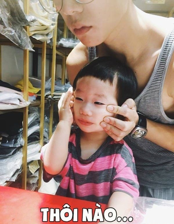 Những ông bố bà mẹ vàng trong làng “dìm” con nổi tiếng trên MXH