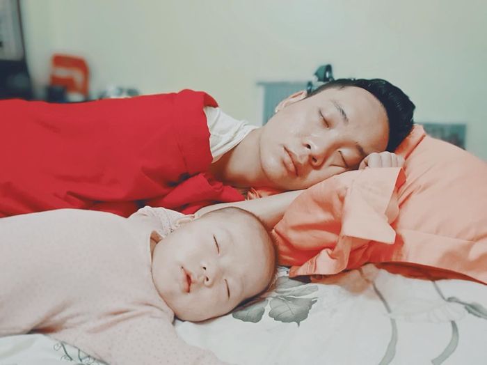 Những ông bố bà mẹ vàng trong làng “dìm” con nổi tiếng trên MXH