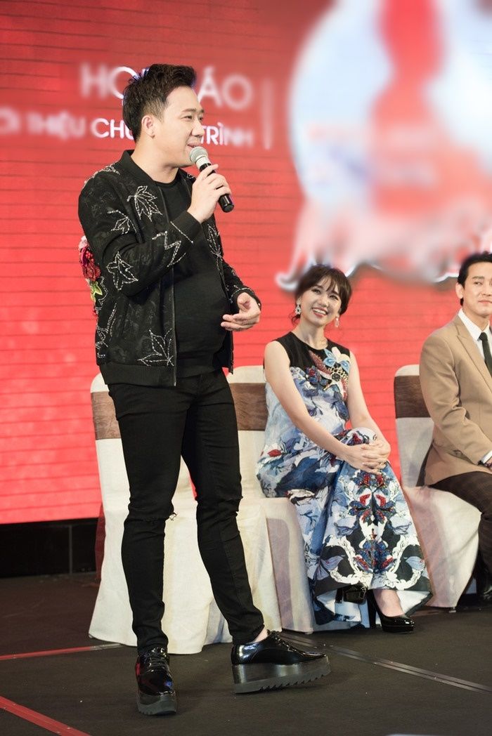 Quang Anh “Về nhà đi con” gia nhập hội giày độn showbiz Việt