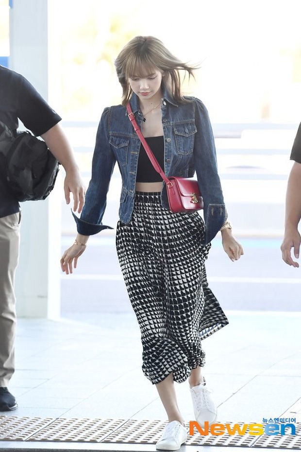 Nữ thần Lisa liệu có qua mặt được đàn chị Taeyeon trong màn đọ sắc?