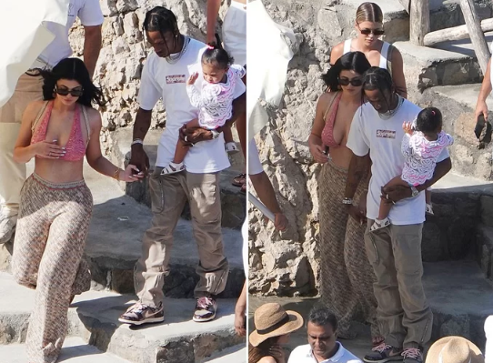Nữ “tỷ phú tự thân” Kylie Jenner làm fan bỏng mắt với siêu vòng 3 trên