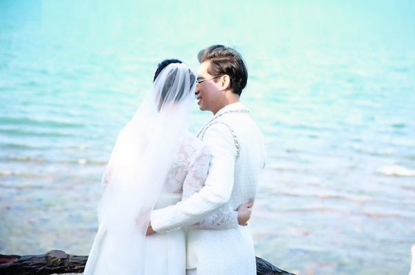 Ông hoàng nhạc sến” Ngọc Sơn tung ảnh cưới úp mở chuyện lấy vợ, còn n
