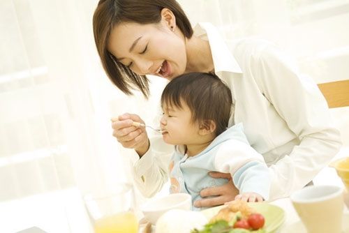 PGS Nguyễn Tiến Dũng: chỉ bổ sung vitamin C khi trẻ ốm là sai lầm