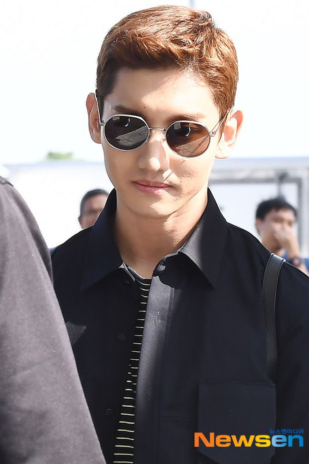 Phó chủ tịch Park Seo Joon để kiểu tóc ngố tàu vẫn đẹp lấn át dàn na
