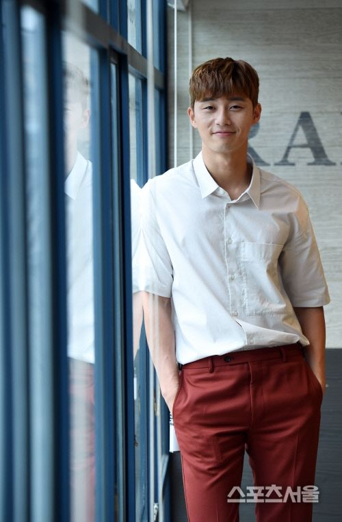 Phó chủ tịch Park Seo Joon để kiểu tóc ngố tàu vẫn đẹp lấn át dàn na