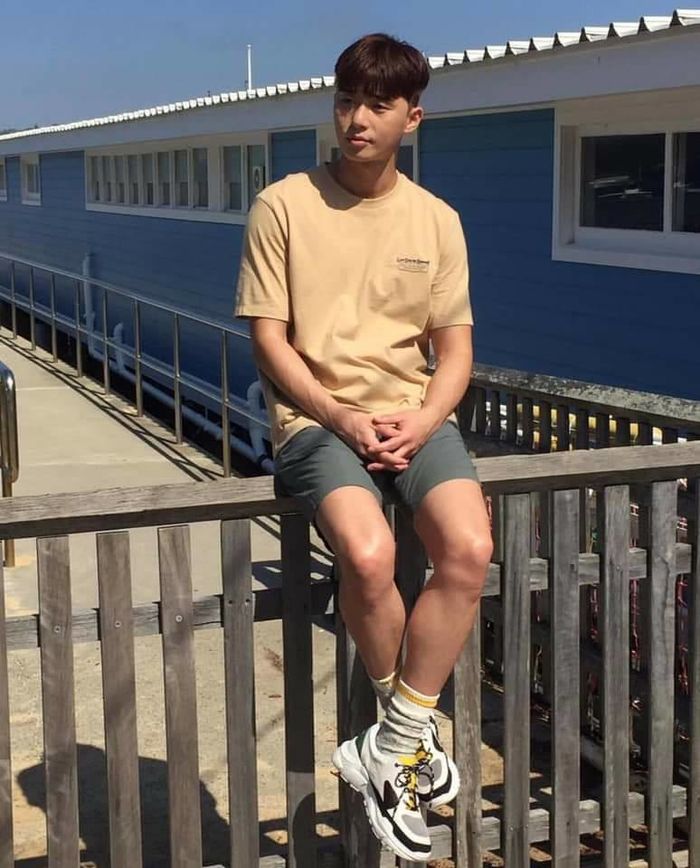 Phó chủ tịch Park Seo Joon để kiểu tóc ngố tàu vẫn đẹp lấn át dàn na