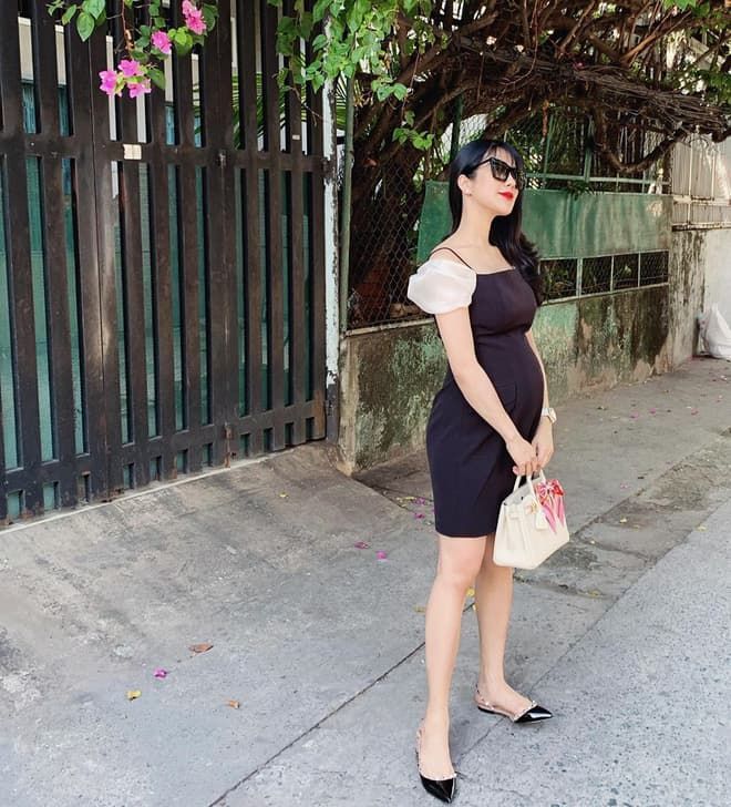 Phương Mai múa cột, Diệp Lâm Anh vẫn sành điệu dù bụng vượt mặt