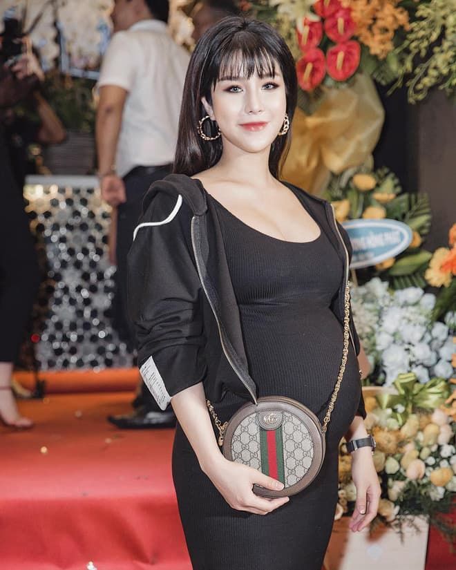 Phương Mai múa cột, Diệp Lâm Anh vẫn sành điệu dù bụng vượt mặt